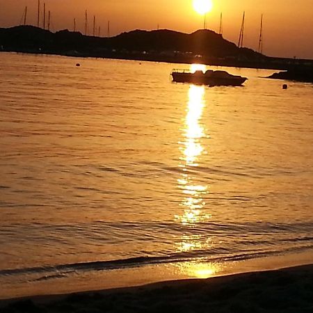 Fronte Mare Attico Indipendente Ed Esclusivo Con Terrazza Panoramica Appartement Isola Rossa Buitenkant foto