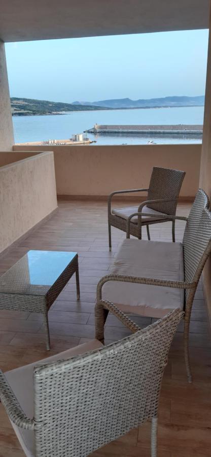 Fronte Mare Attico Indipendente Ed Esclusivo Con Terrazza Panoramica Appartement Isola Rossa Buitenkant foto