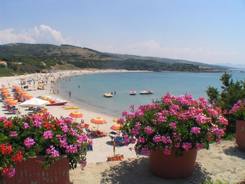 Fronte Mare Attico Indipendente Ed Esclusivo Con Terrazza Panoramica Appartement Isola Rossa Buitenkant foto