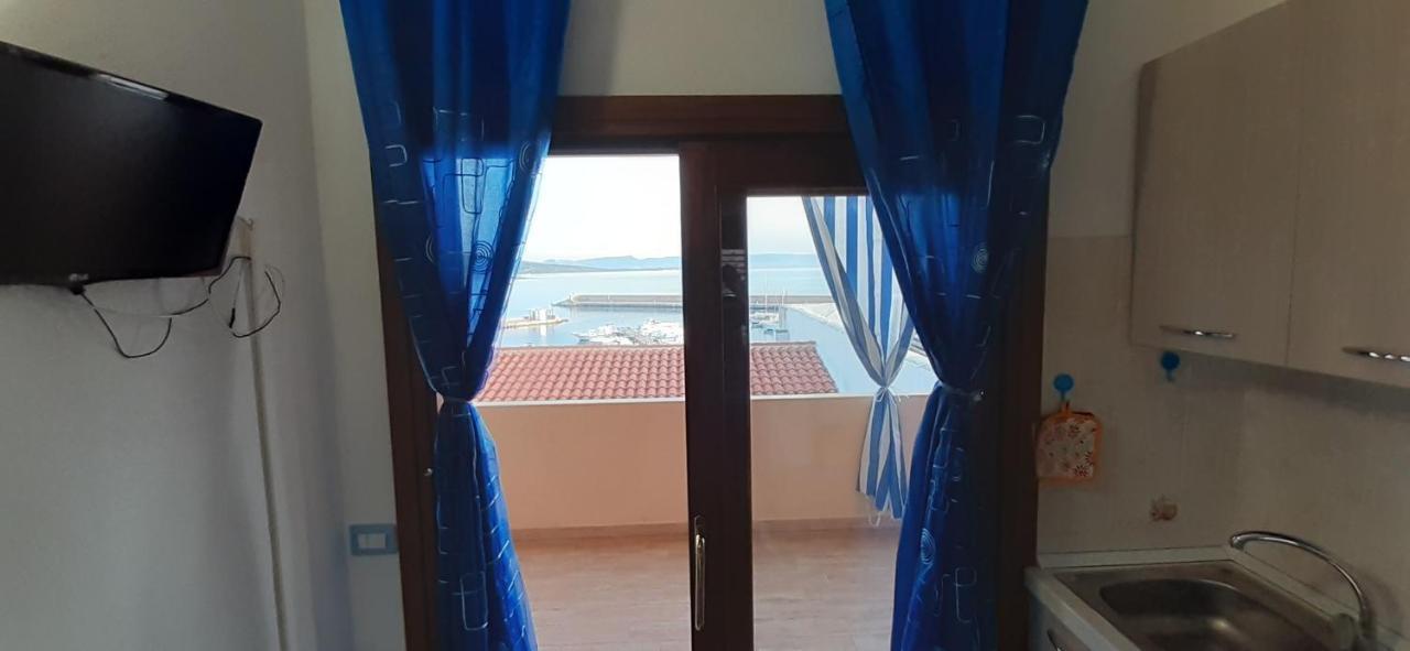 Fronte Mare Attico Indipendente Ed Esclusivo Con Terrazza Panoramica Appartement Isola Rossa Buitenkant foto