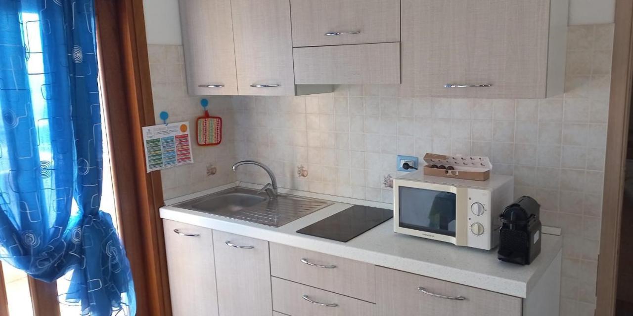 Fronte Mare Attico Indipendente Ed Esclusivo Con Terrazza Panoramica Appartement Isola Rossa Buitenkant foto