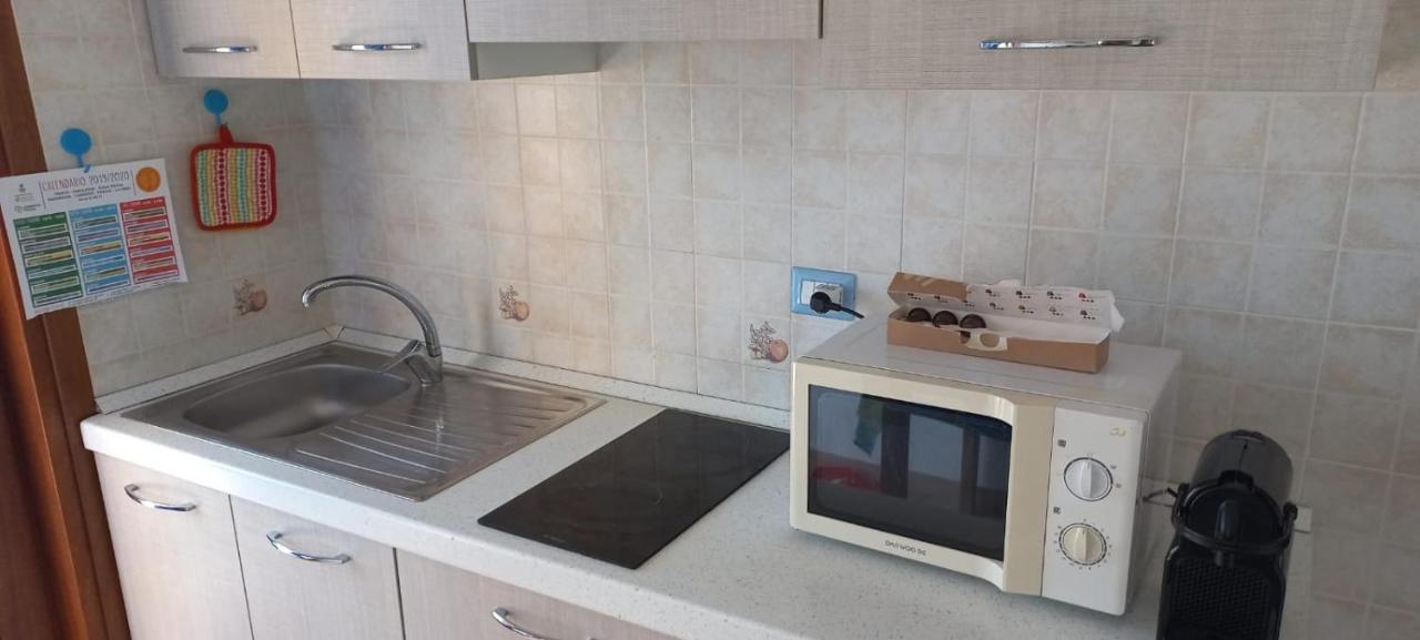Fronte Mare Attico Indipendente Ed Esclusivo Con Terrazza Panoramica Appartement Isola Rossa Buitenkant foto